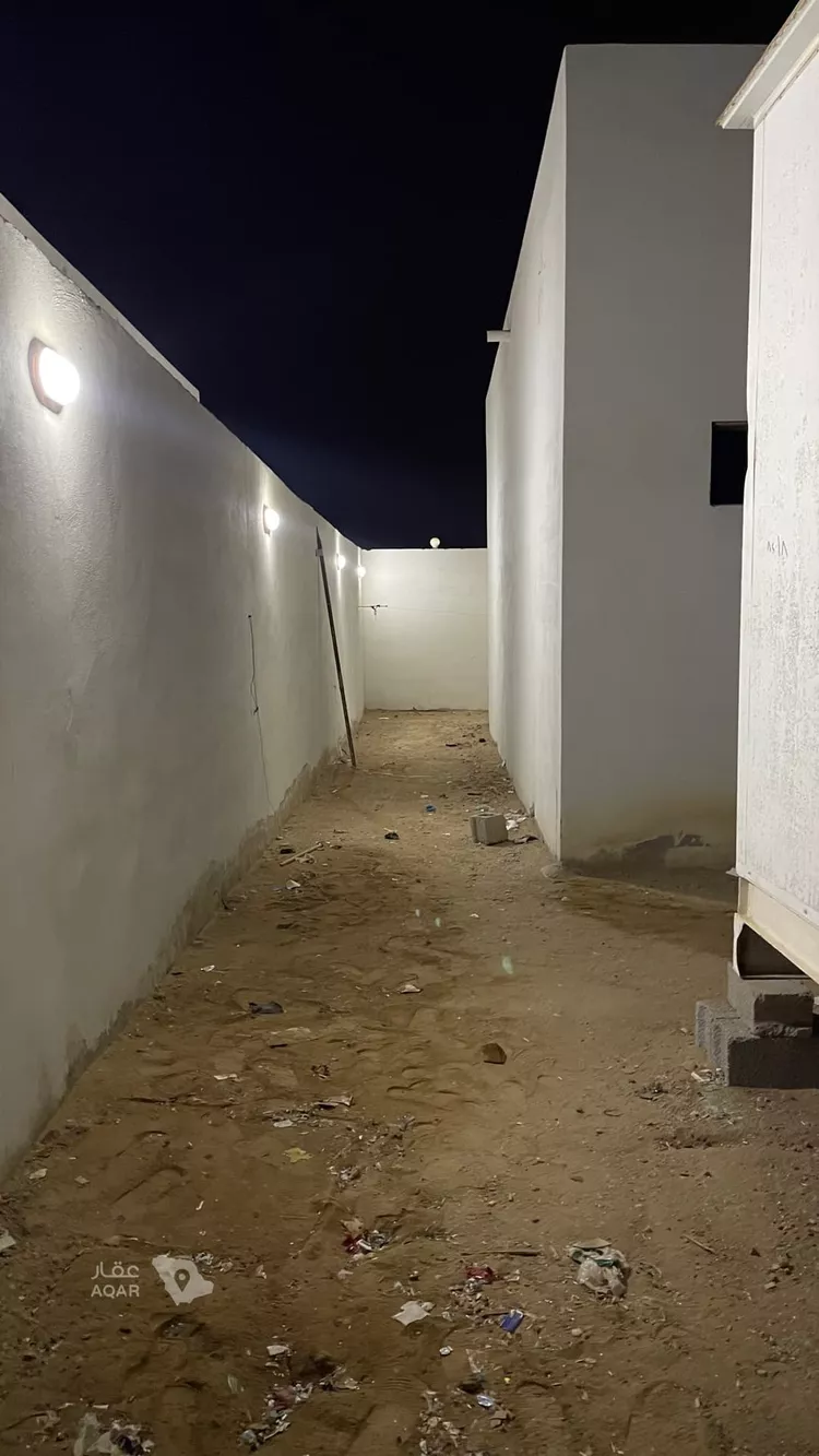 مستودع للإيجار في مدينة الملك عبد الله الاقتصادية 8