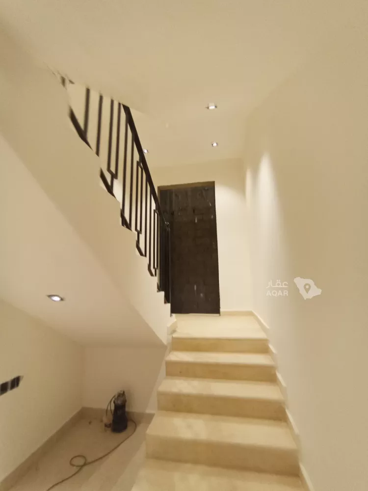 Floor for Sale in Riyadh Ash Sharq 11