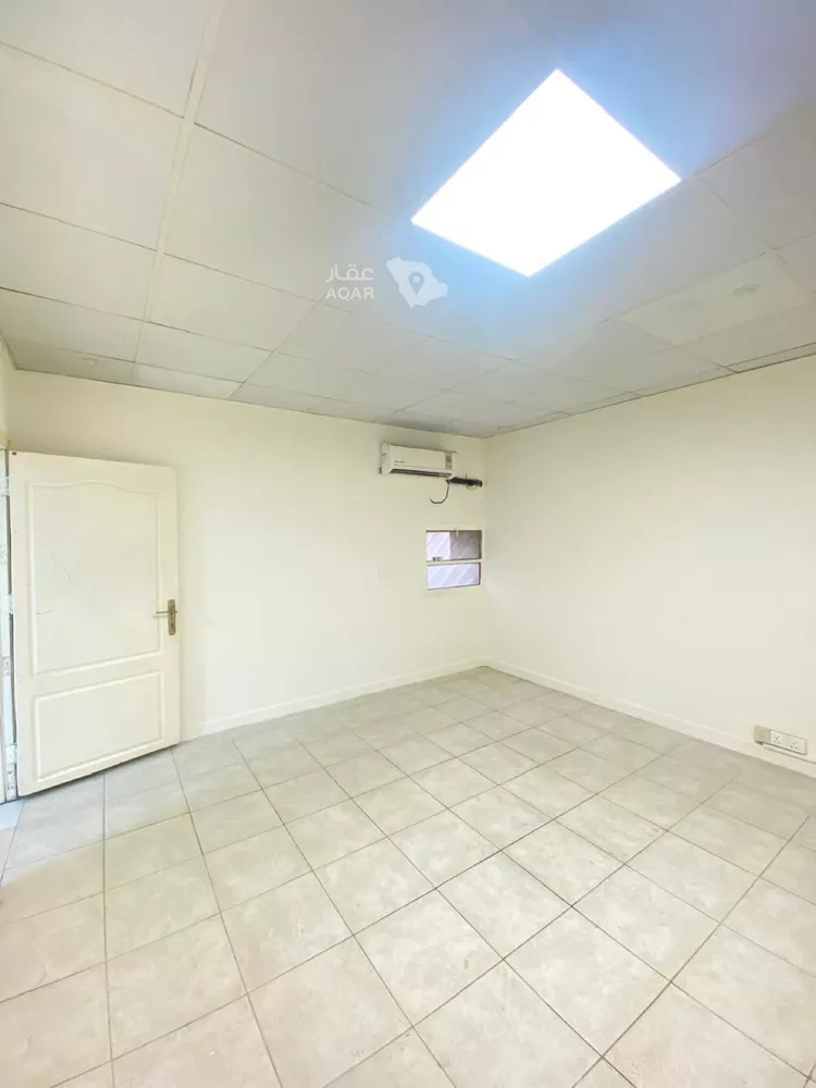 Commercial Office for Rent in Riyadh Al Malaz 3