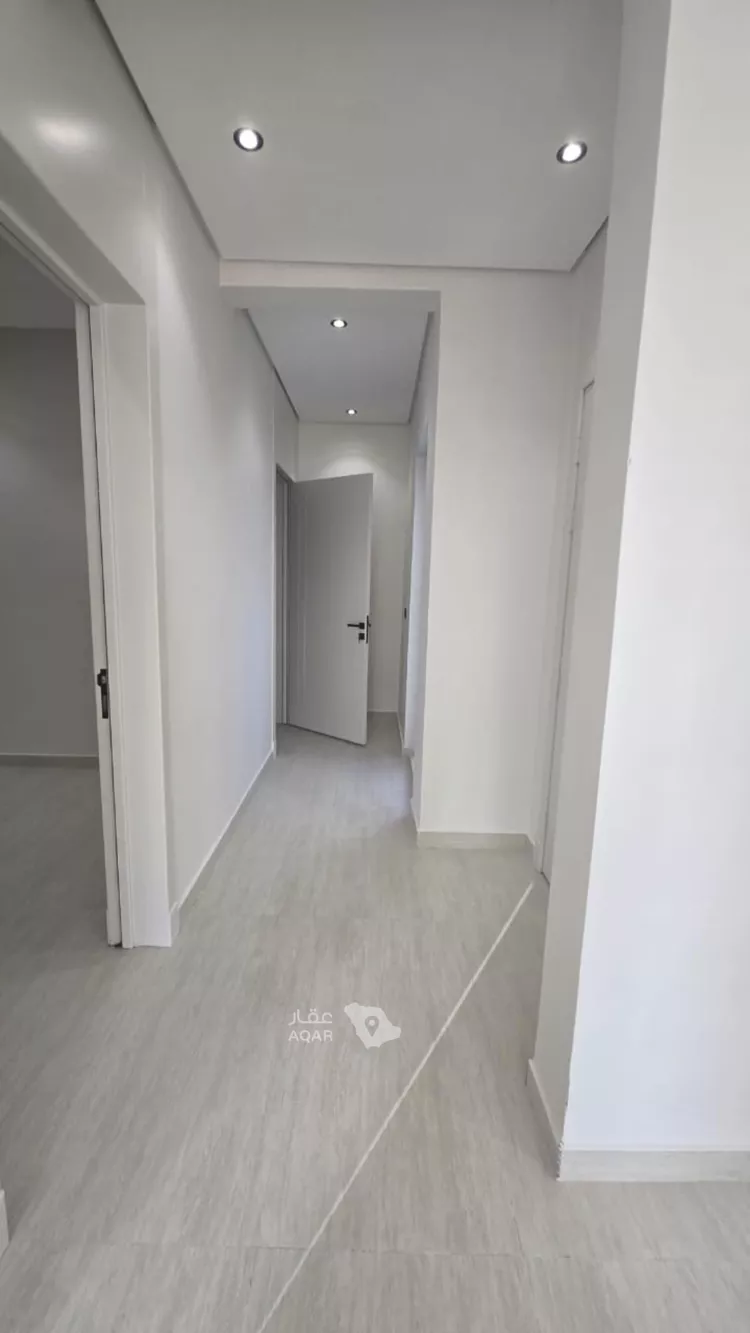 Floor for Sale in Riyadh Al Uraija Al Wusta 4