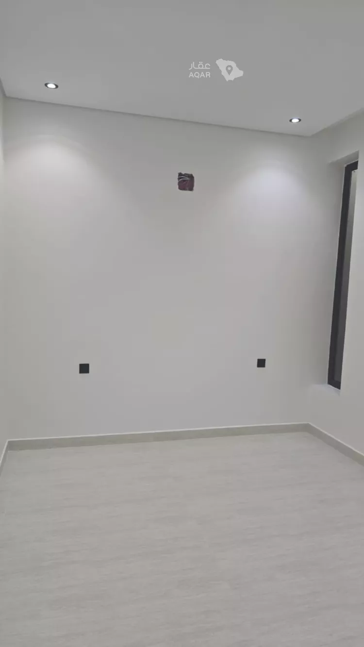 Floor for Sale in Riyadh Al Uraija Al Wusta 2