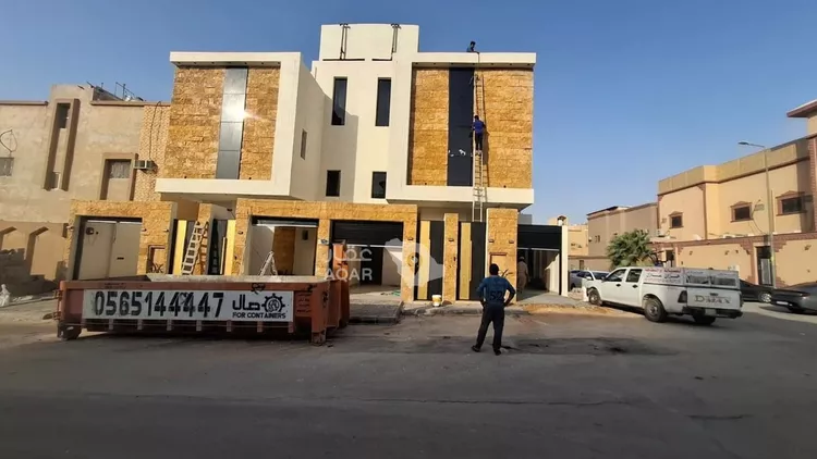 Floor for Sale in Riyadh Al Uraija Al Wusta