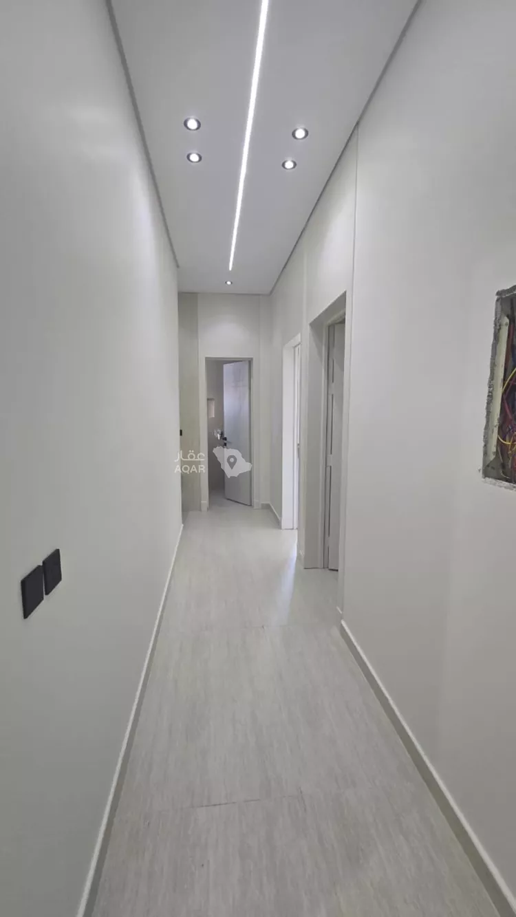 Floor for Sale in Riyadh Al Uraija Al Wusta 3