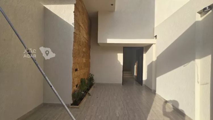 Floor for Sale in Riyadh Al Uraija Al Wusta 5