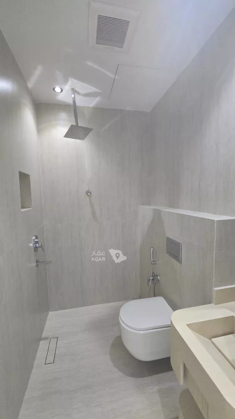 Floor for Sale in Riyadh Al Uraija Al Wusta 6