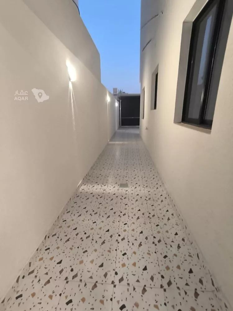 Floor for Sale in Riyadh Dhahrat Namar 10