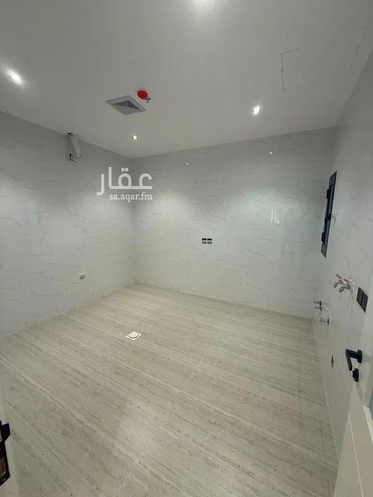 شقة للبيع في شارع المراح, حي الحمراء, مدينة الخبر, المنطقة الشرقية 11