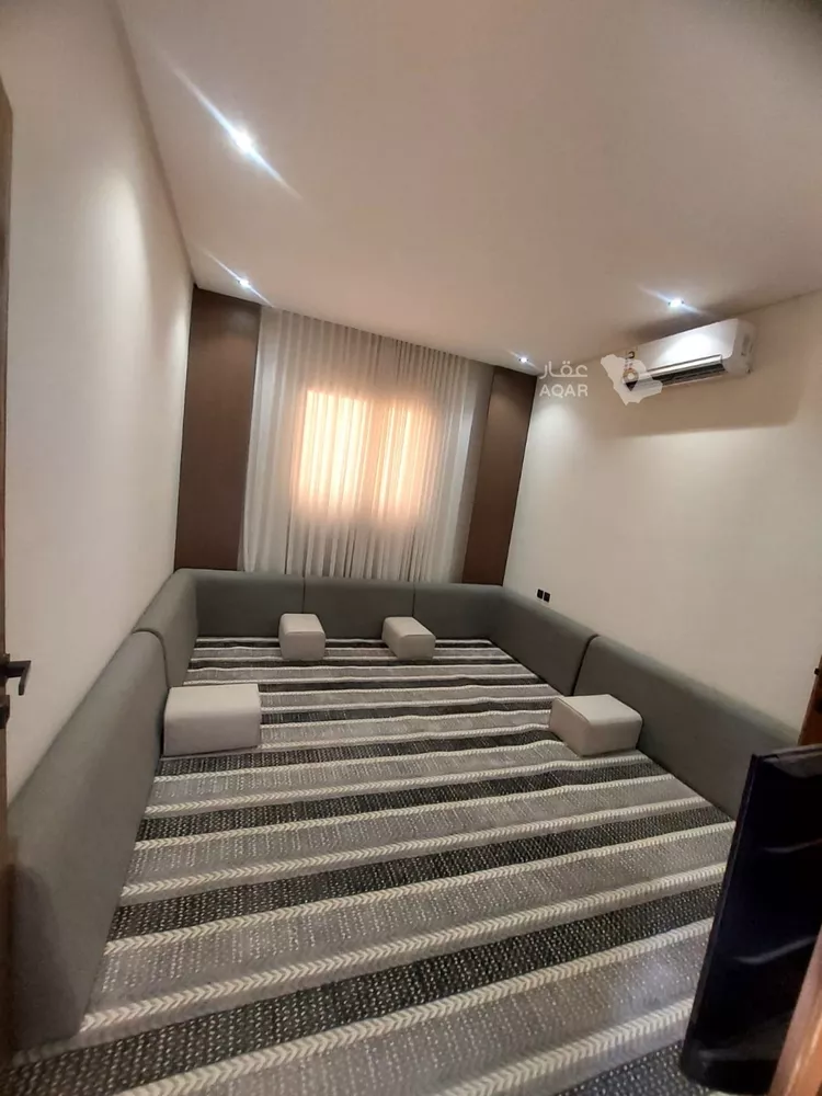 فيلا للبيع في شارع عباس الجوهري, حي عكاظ, مدينة الرياض, منطقة الرياض 4