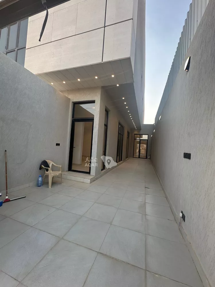 Floor for Sale in Riyadh Al Janadriyah