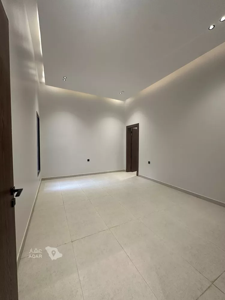 Floor for Sale in Riyadh Al Janadriyah 7