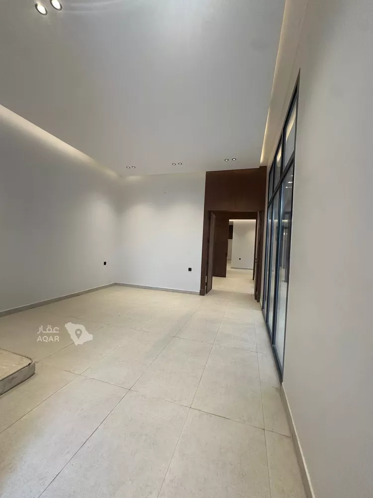 Floor for Sale in Riyadh Al Janadriyah 5