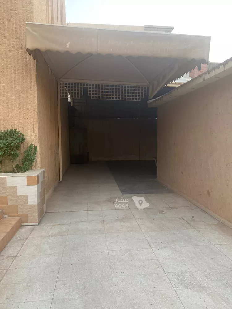 فيلا للبيع في شارع نهاوند, حي العزيزية, مدينة الرياض, منطقة الرياض 5