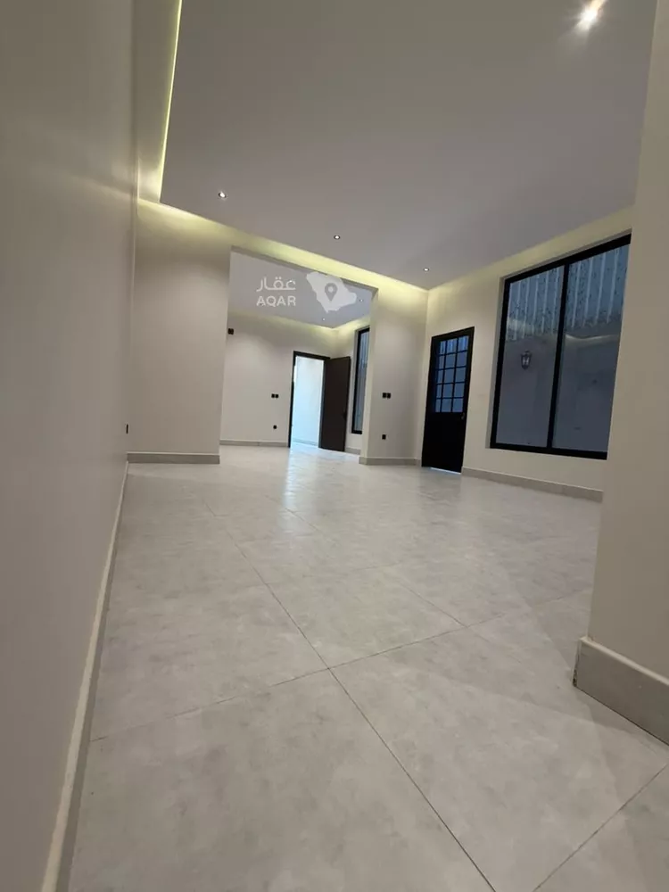 Floor for Sale in Riyadh Ar Rimal 7