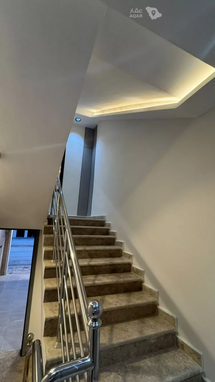 Floor for Sale in Riyadh Dirab 18
