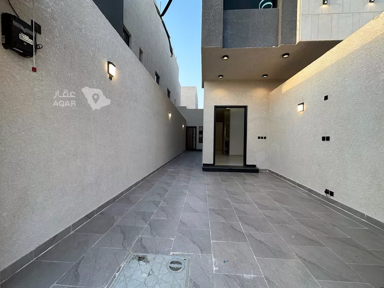 Floor for Sale in Riyadh Dirab 9