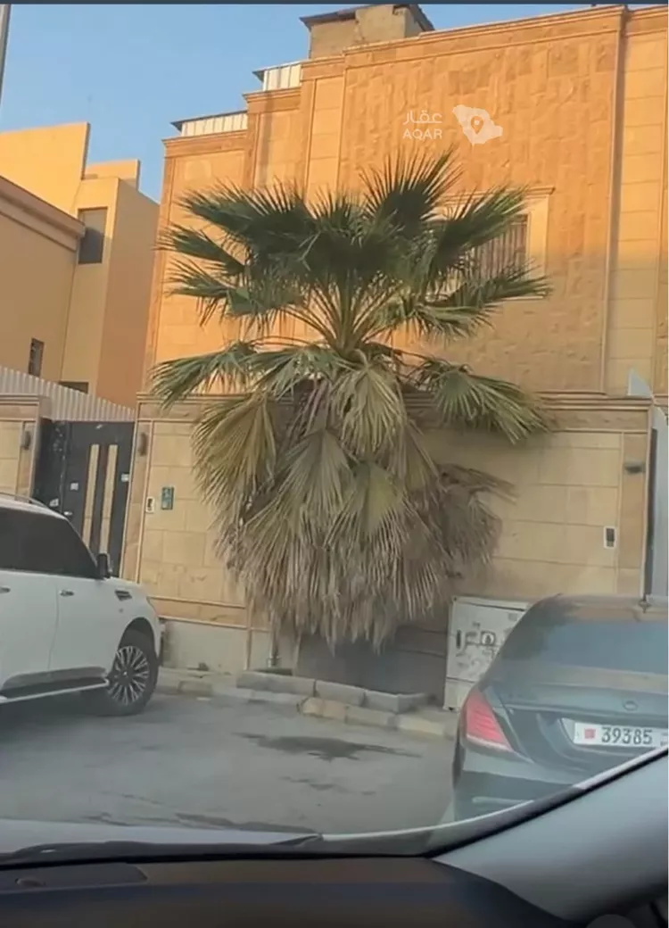 فيلا للبيع في شارع أبي الحسن الأزجي ، حي العزيزية ، الرياض ، منطقة الرياض