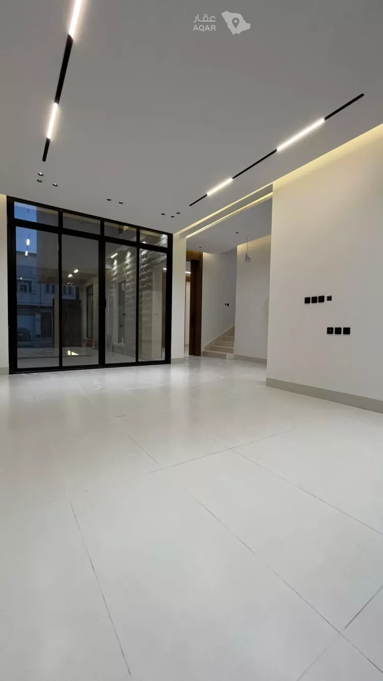 فيلا للبيع في شارع عبداللطيف بن المبارك, حي المهدية, مدينة الرياض, منطقة الرياض 5
