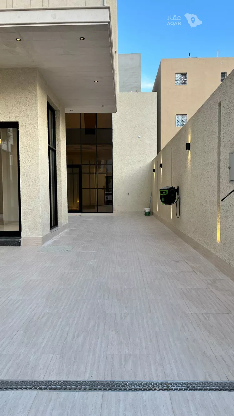 فيلا للبيع في شارع فؤاد سزكين, حي المهدية, مدينة الرياض, منطقة الرياض 12