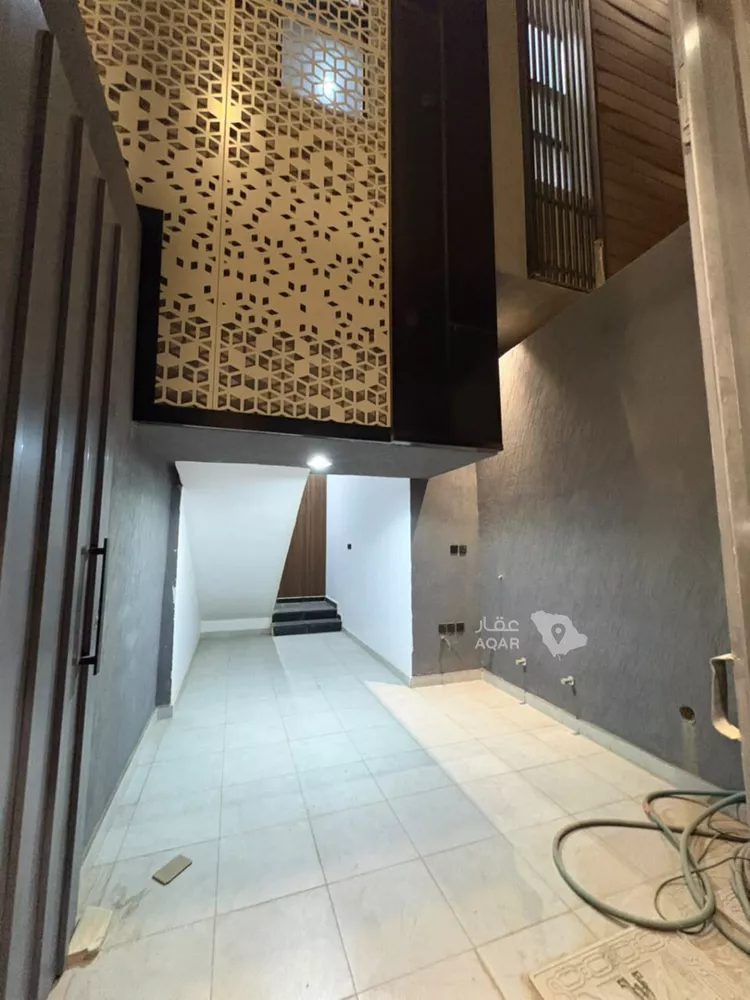 دور للبيع في شارع رقم 101, حي الندوة, مدينة الرياض, منطقة الرياض صورة 2