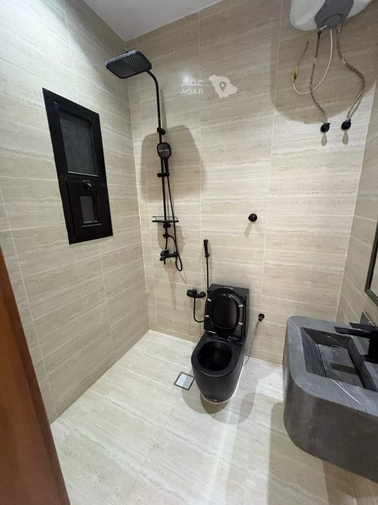 Floor for Sale in Riyadh Al Janadriyah 7
