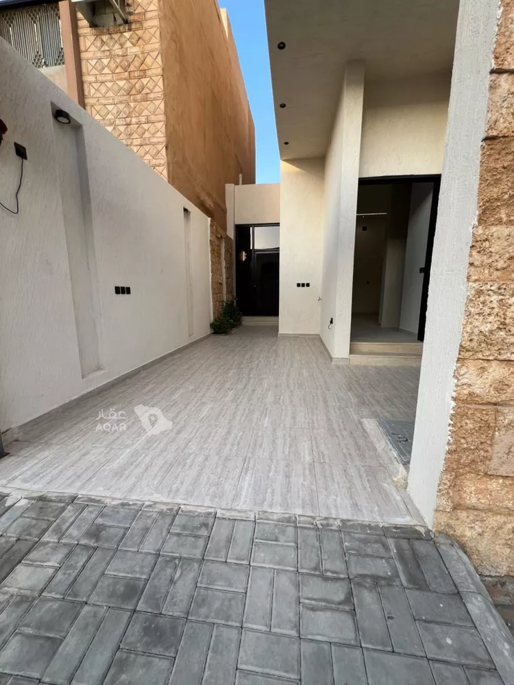 فيلا للبيع في شارع أبي الثناء المقرئ, حي العريجاء الأوسط, مدينة الرياض, منطقة الرياض صورة 2