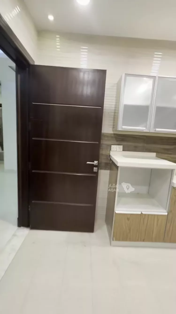 Floor for Rent in Riyadh Al Malqa 4