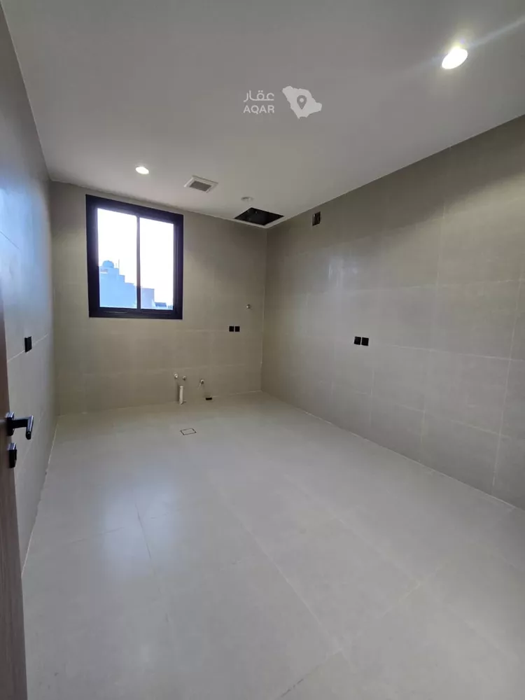 Floor for Sale in Riyadh Al Maizilah 5