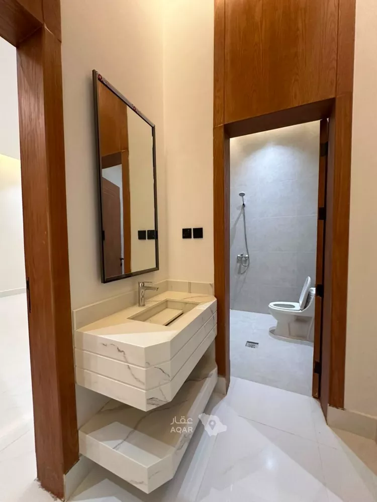 Floor for Sale in Riyadh Al Janadriyah 2