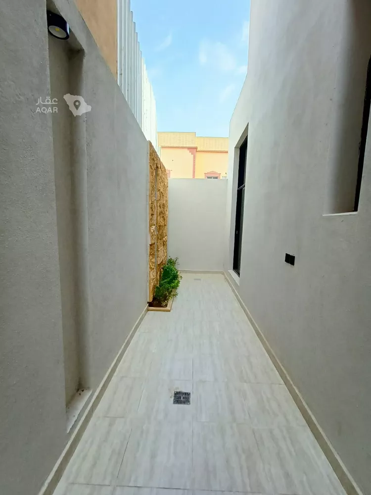 فيلا للبيع في شارع عبدالواحد الكريمي, حي العريجاء الأوسط, مدينة الرياض, منطقة الرياض صورة 4
