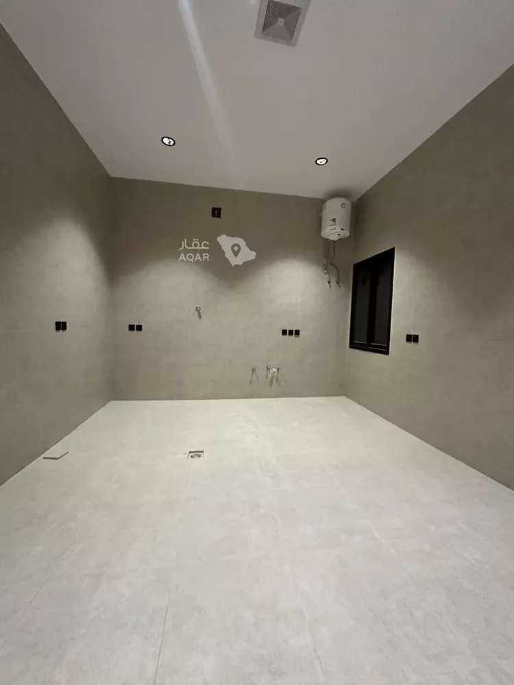 Floor for Sale in Riyadh Al Janadriyah 6