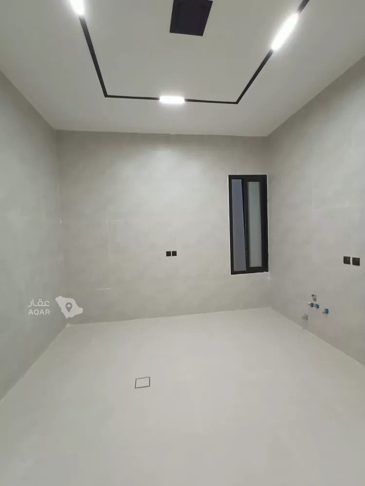 Floor for Sale in Riyadh Al Janadriyah 9