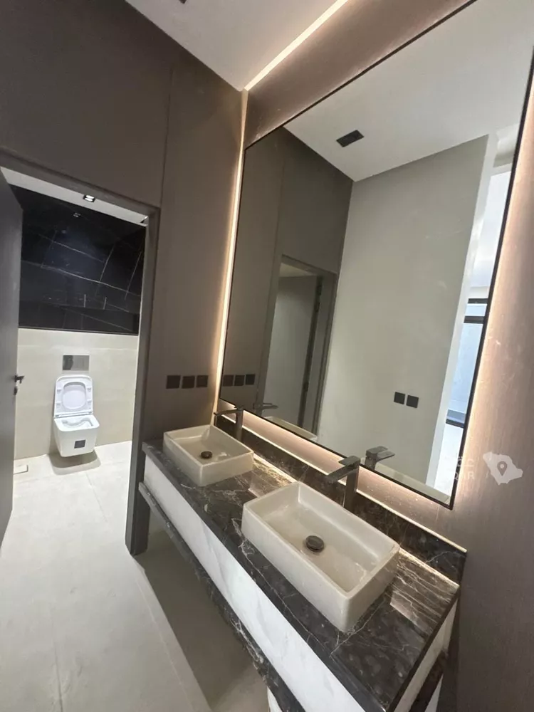 Floor for Sale in Riyadh Al Maizilah 12