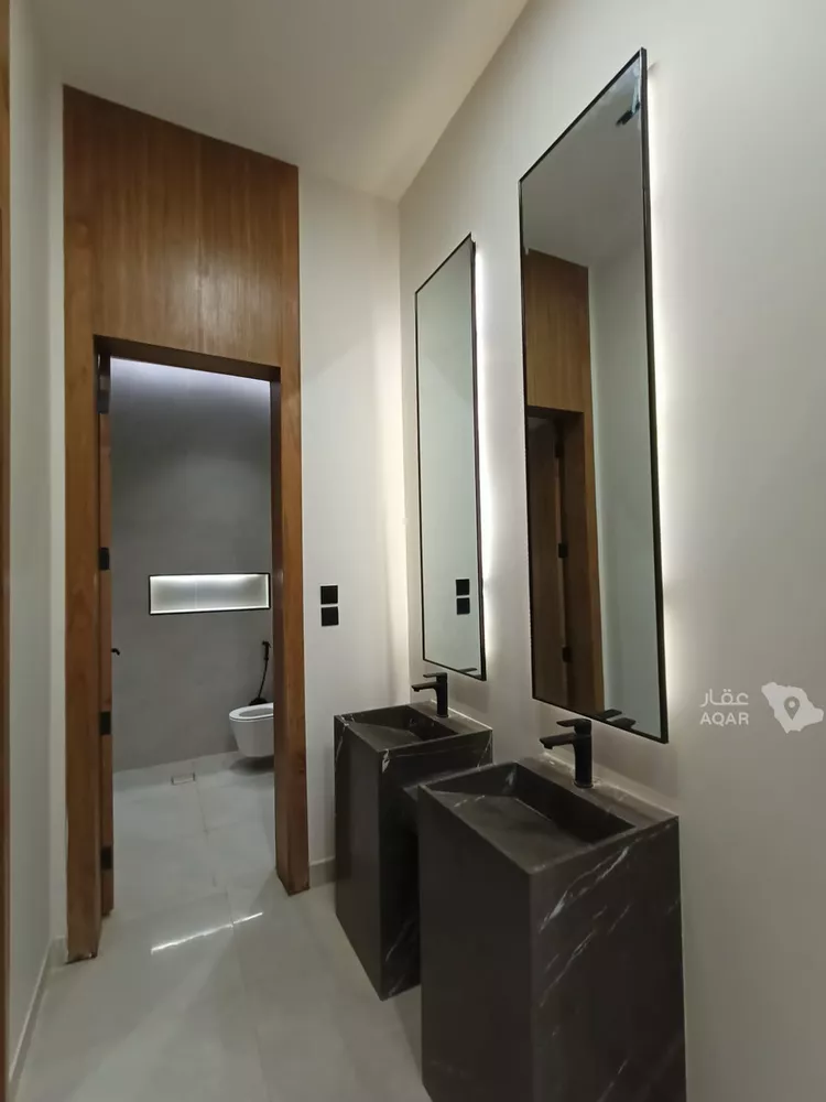 Floor for Sale in Riyadh Al Janadriyah 8