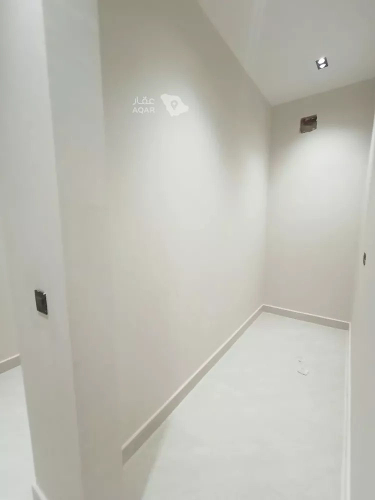 فيلا للبيع في شارع السلطان قابوس, حي المعيزيلة, مدينة الرياض, منطقة الرياض 14