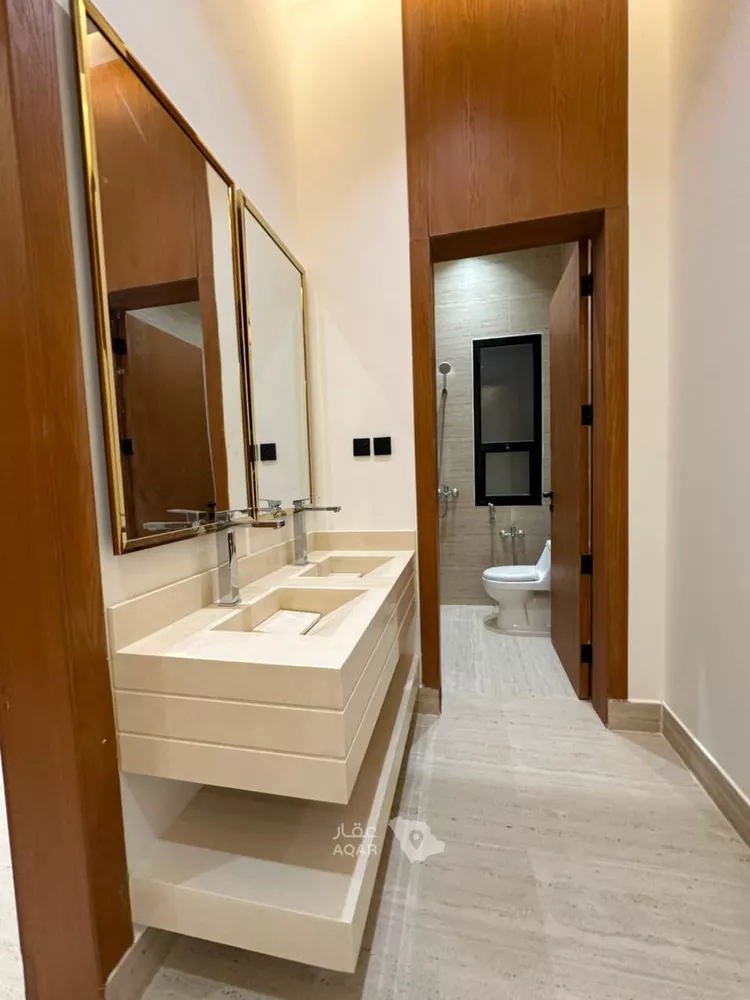 Floor for Sale in Riyadh Al Janadriyah 5