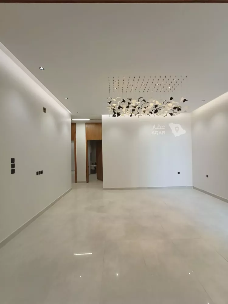 Floor for Sale in Riyadh Al Janadriyah 5