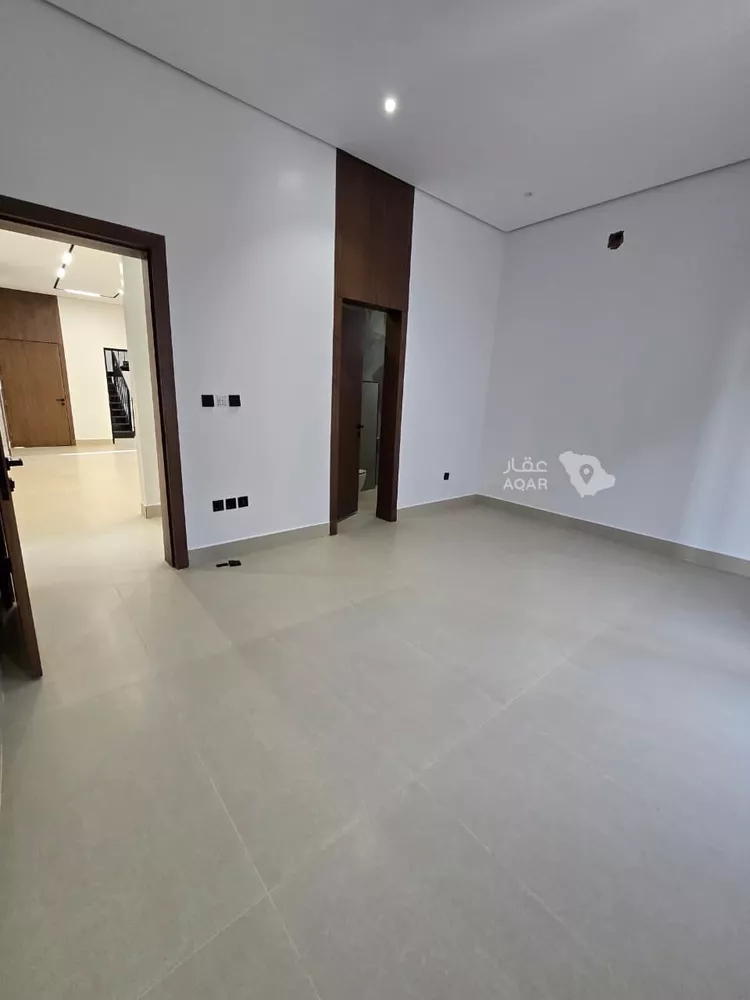Floor for Sale in Riyadh Al Maizilah 8