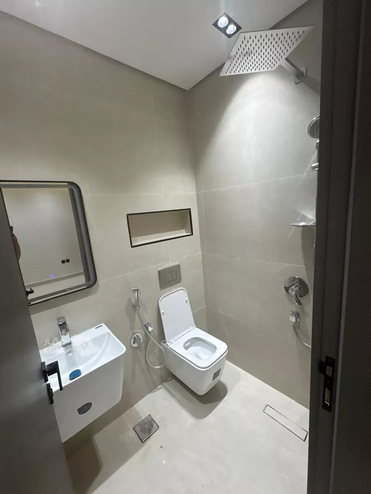 Floor for Sale in Riyadh Al Maizilah 10