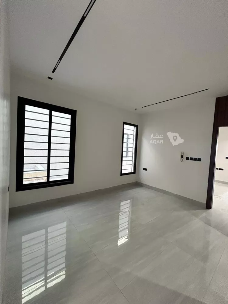 Floor for Sale in Riyadh Al Janadriyah 8
