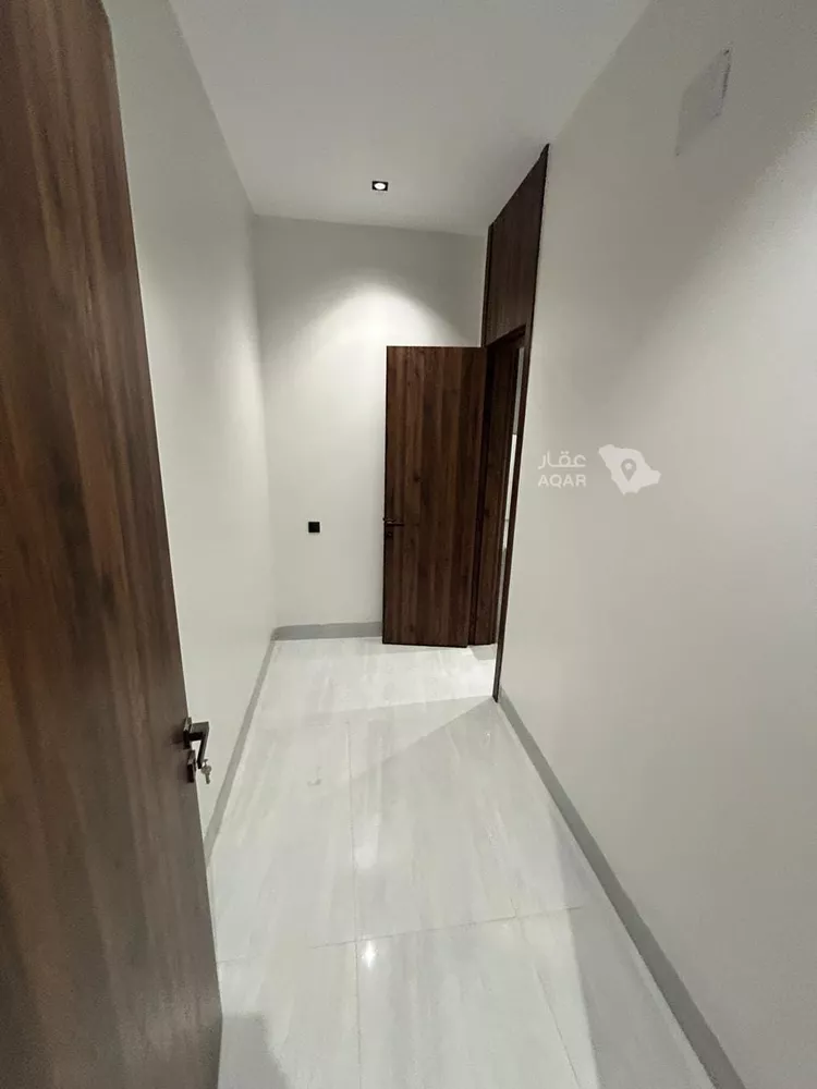 Floor for Sale in Riyadh Al Janadriyah 10