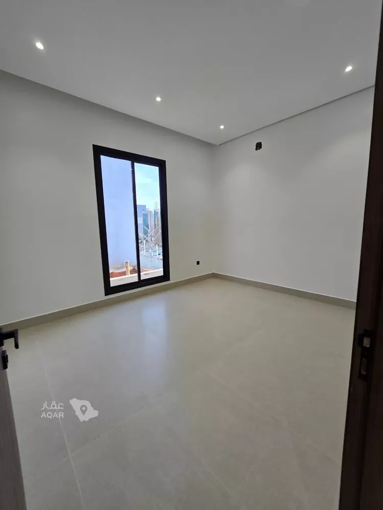 Floor for Sale in Riyadh Al Maizilah 11