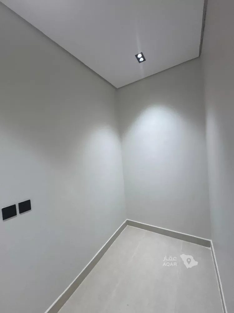 Floor for Sale in Riyadh Al Maizilah 8