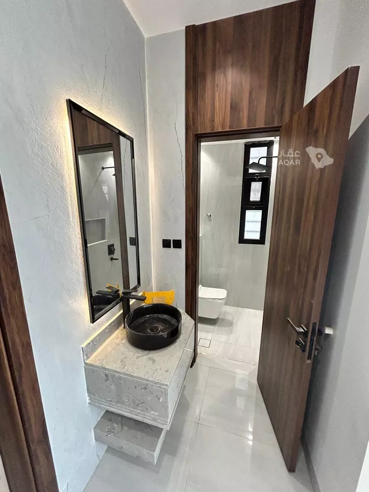 Floor for Sale in Riyadh Al Janadriyah 3