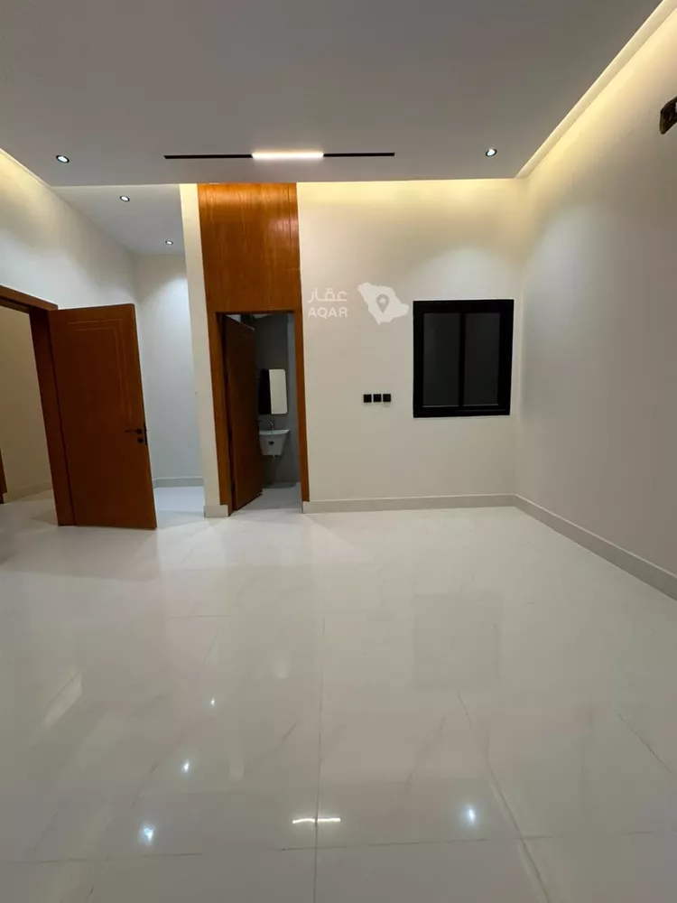 Floor for Sale in Riyadh Al Janadriyah 8