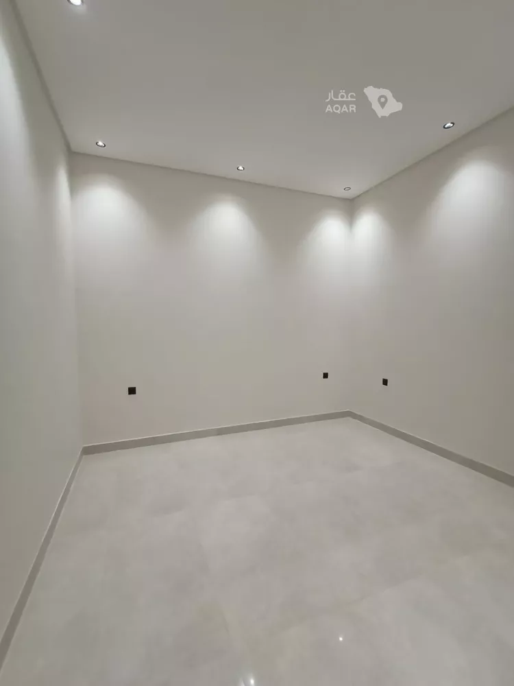 Floor for Sale in Riyadh Al Janadriyah 11