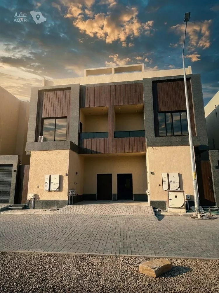 Floor for Sale in Riyadh Al Janadriyah 13