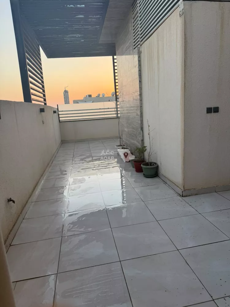 دور للبيع في شارع العبادلة, حي المروج, مدينة الرياض, منطقة الرياض 4